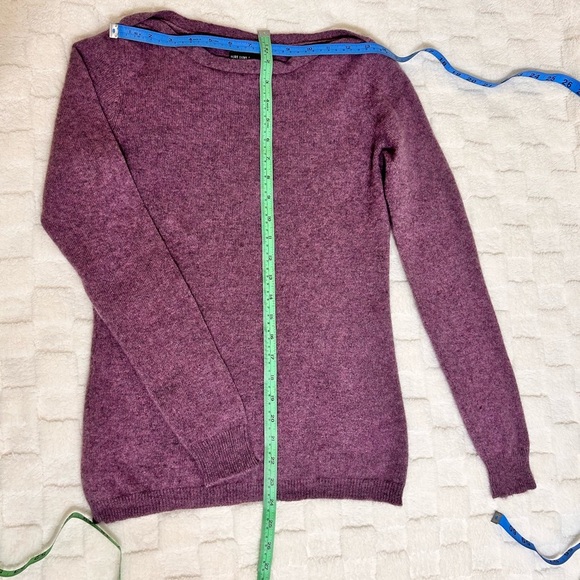 Tahari Purple Crew Neck Sweater with Elegant Texture  💯 CASHMERE - Picture 5 of 10